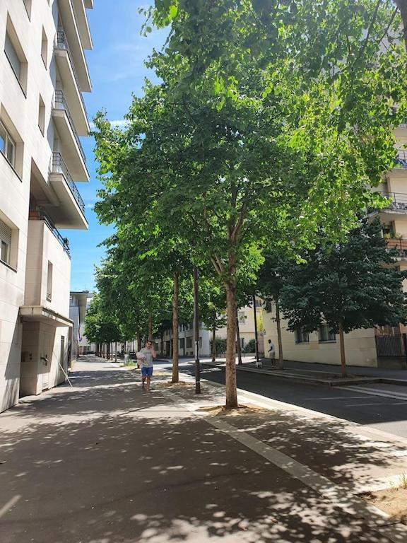 Central Calme Totale Standing Buttes Chaumont Parigi